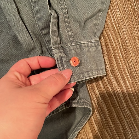 Vintage Levi’s Green button down - Picture 5 of 6